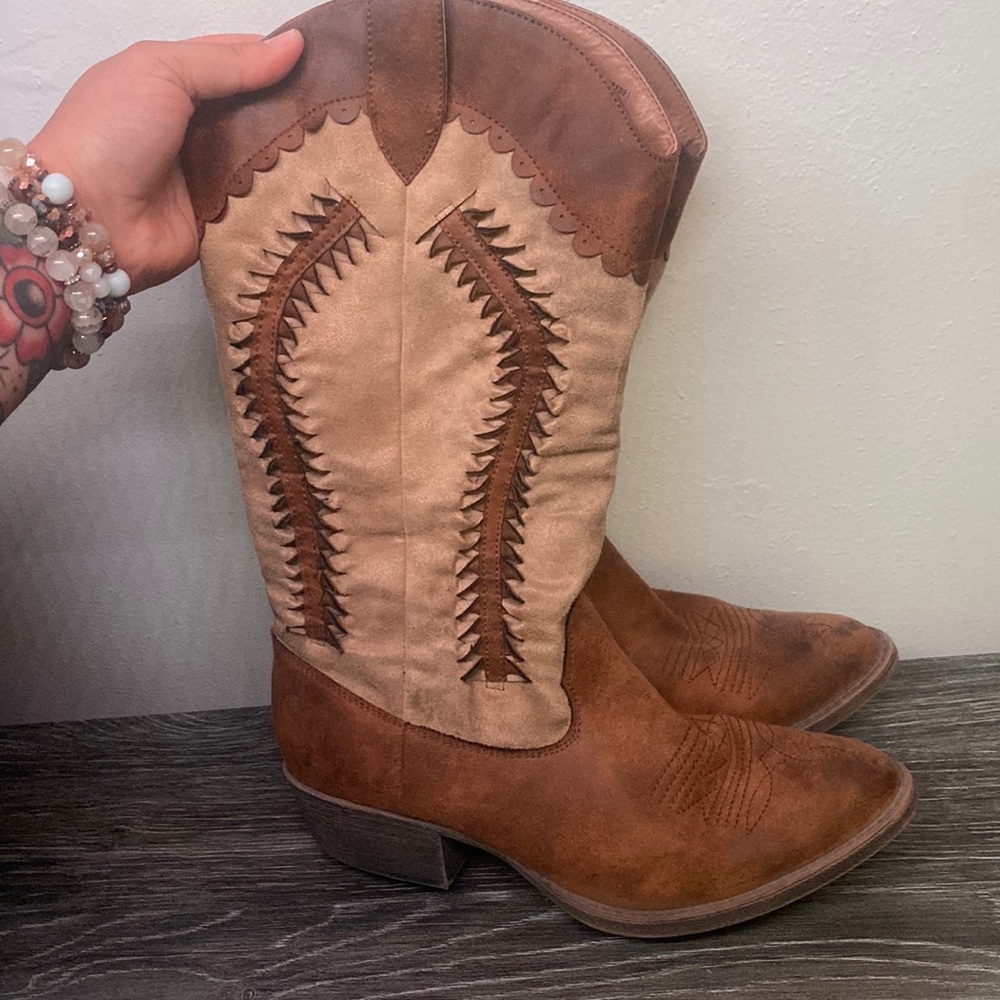 Cowgirl boots 👢
